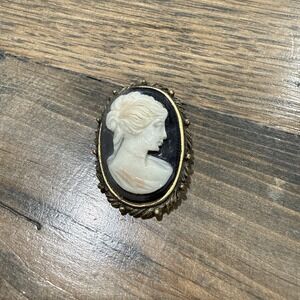 Vintage Cameo Brooch‎